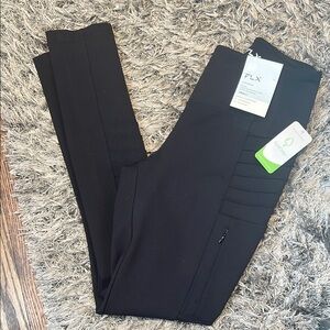 Sleek Black Slim-Fit Leggings